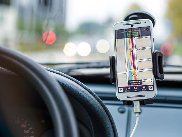 Výhody použití GPS lokátorů na autobaterii